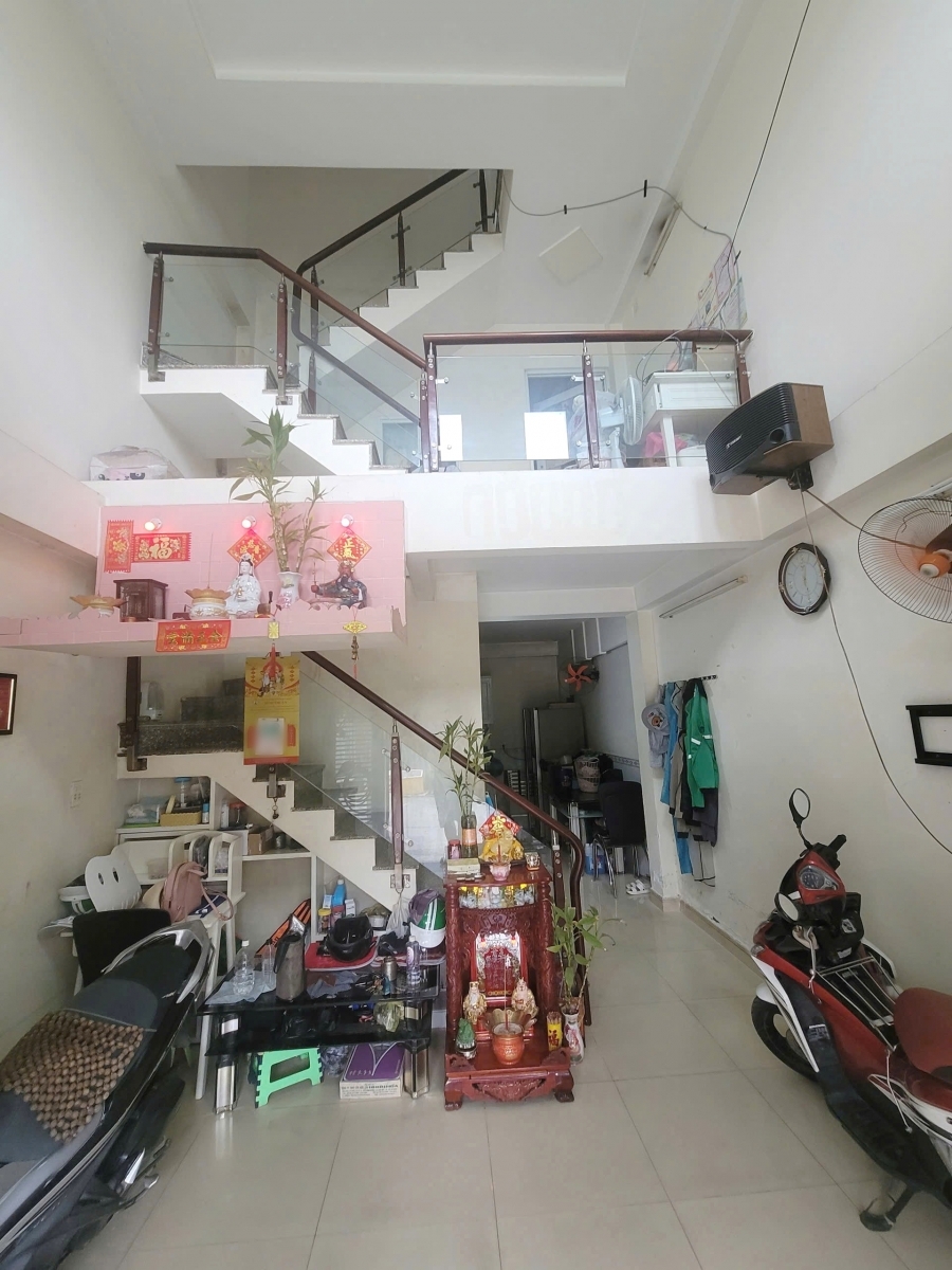 Nhà mới 3 tầng C3 Phạm HùngBình HưngBình Chánh. Giá: 3.7 tỷ