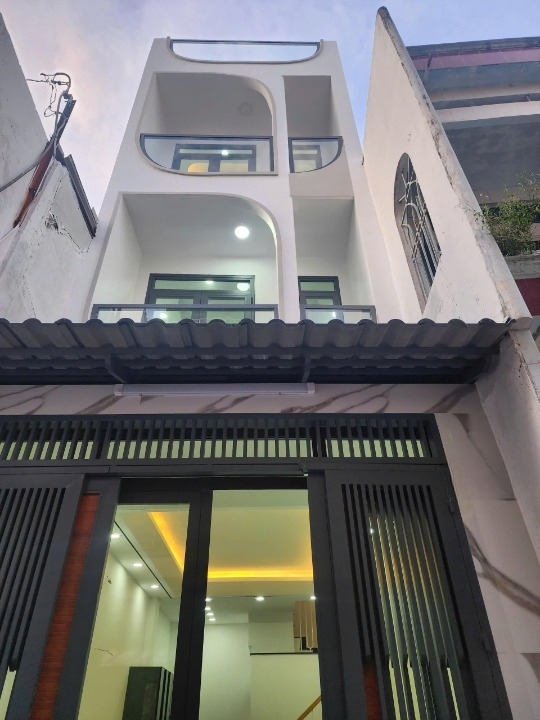 Nhà mới 4 tầng  hẻm xe tải thông Dạ Nam P.Chánh Hưng P2Q8 . Giá: 6.5 tỷ