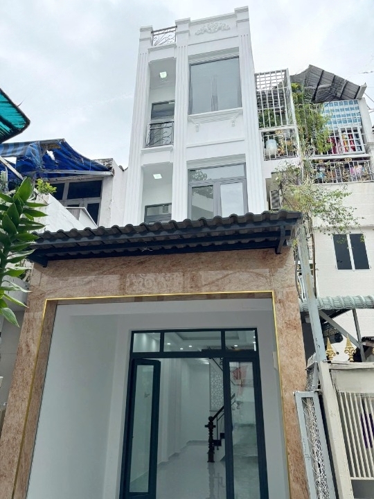 Nhà mới 4 tầng vị trí đẹp hẻm 137 Âu Dương Lân P3Q8. Giá: 6.82 tỷ