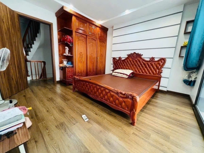 NHÀ MỚI TRUNG KÍNH - Ở NGAY - TRUNG TÂM CẦU GIẤY Dt 30m2 5 tầng mặt tiền 4.2m Giá 9.1 tỷ