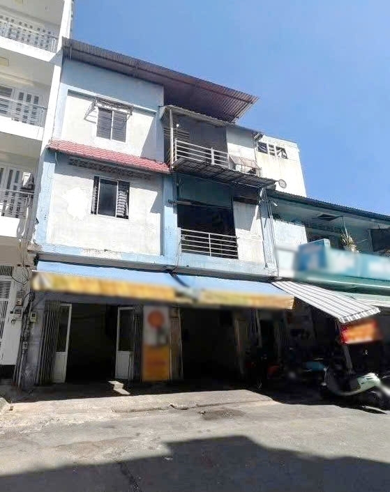 Nhà MT Đào Tấn - chợ Hòa Bình - P5 - Q5 Giá : 118 Tỉ (TL)