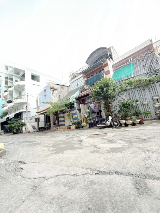 Nhà MT hẻm 8m 314 Âu Dương Lân -P3-Q8