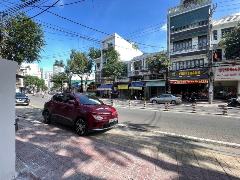 NHÀ NGAY KHU PHỐ TÂY NHA TRANG KINH DOANH SÀM UẤT SÃN DONG TIỀN CHO THUÊ