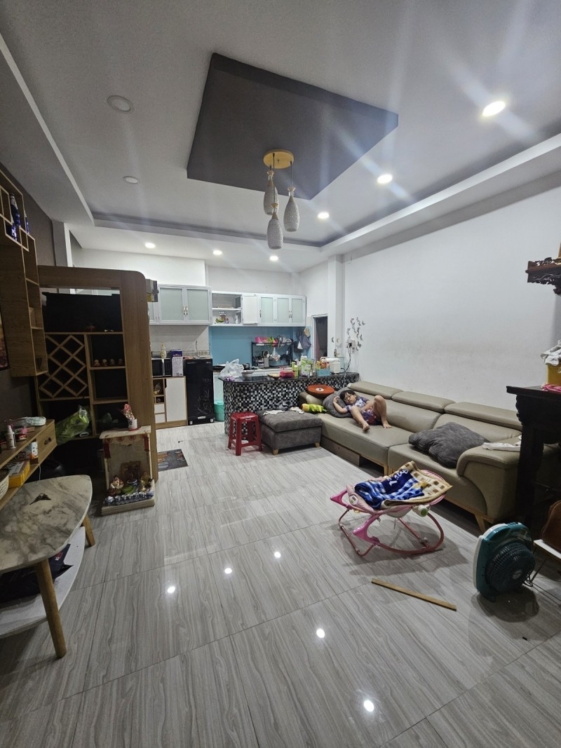 Nhà ngộp giảm 34 tỷ giá còn 95 tỷ 94m2 ngang 5 nở hậu không QH ô tô