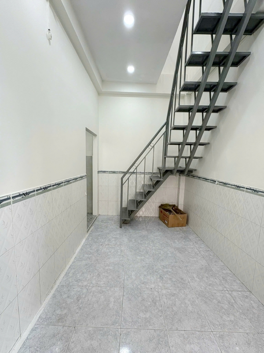 Nhà nhỏ 2 tầng hẻm 1225 Phạm Thế Hiển P5Q8 . Giá: 2.38 tỷ