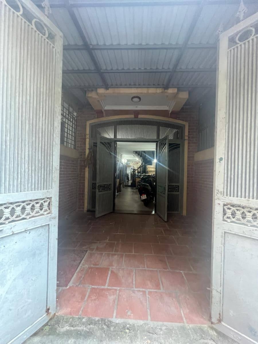 Nhà Phân lô Vương Thừa Vũ-72m*4 tầng*4.5mMT- Oto đỗ cổng-Gần TrườngChợ. Giá 205tỷ