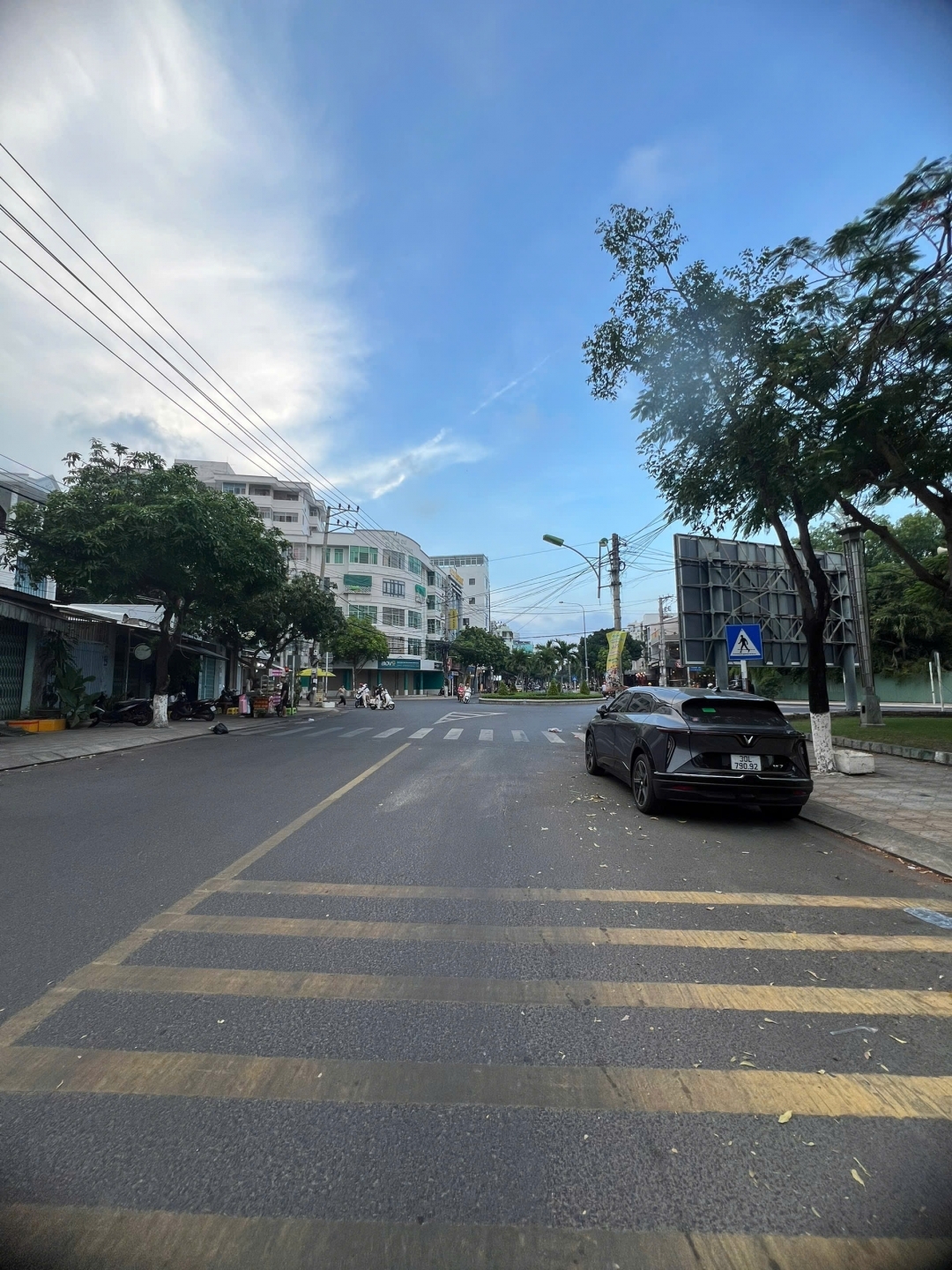 Nhà phố mặt tiền đường lớn–Dã Tượng–Đối diện công viênbùng binh Hoàng Sa – Giá đầu tư không tưởng