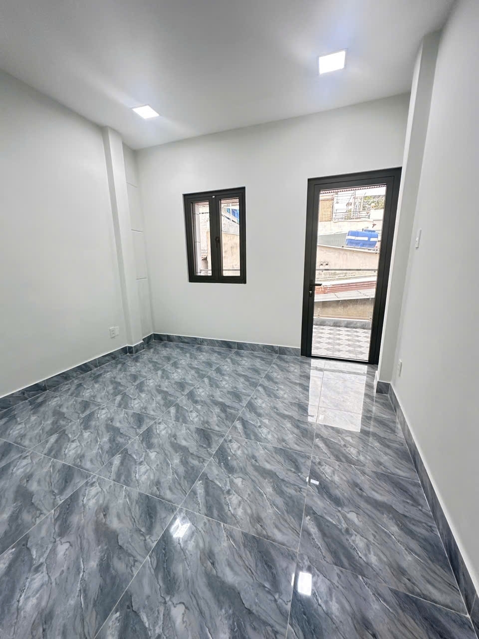 Nhà SHHC 4.4*11m/2lầu/4PN/3Toilet hẻm thông 39 Dạ Nam P2Q8