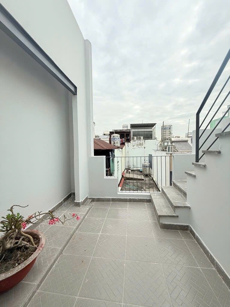 NHÀ SIÊU DỂ THƯƠNG – CMT8 P.5 Tân Bình GIÁP QUẬN 10 – NGANG 5M BỂ THẾ