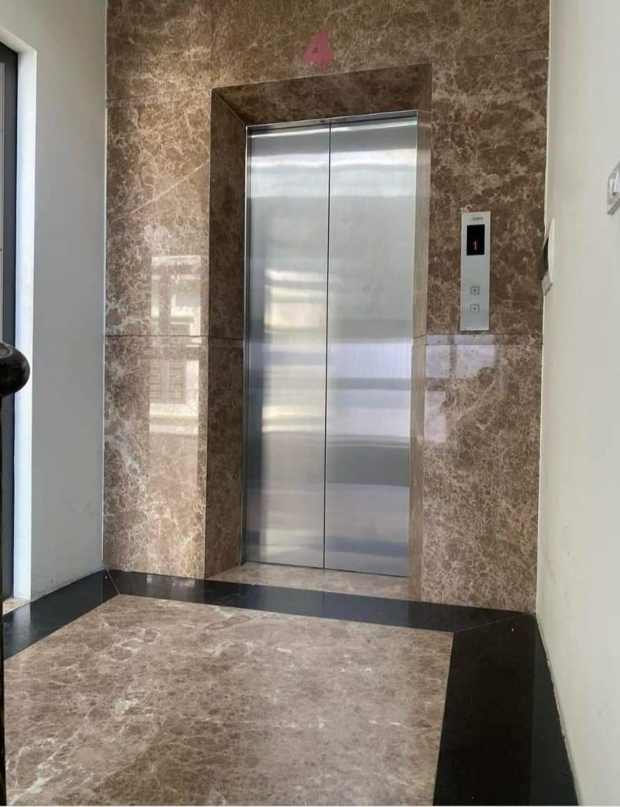 Nhà tôi cho thuê nhà hai cửa đi mới 98m2_ 4T; vỉa hè Duy Tân-30 Tr