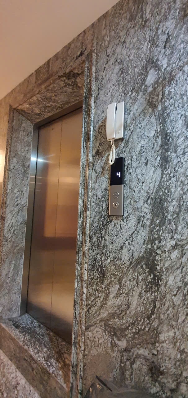 Nhà tôi cho thuê nhà hai cửa đi mới Hoàng Cầu 99m2x 4T vỉa hè 31 Tr