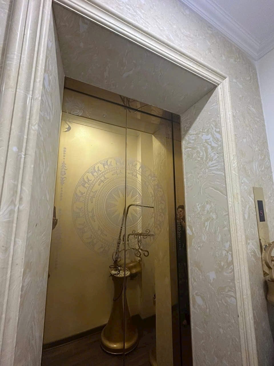 Nhà tôi cho thuê nhà mới lô góc vỉa hè 115m2- 4T Hoàng Cầu_47 Tr