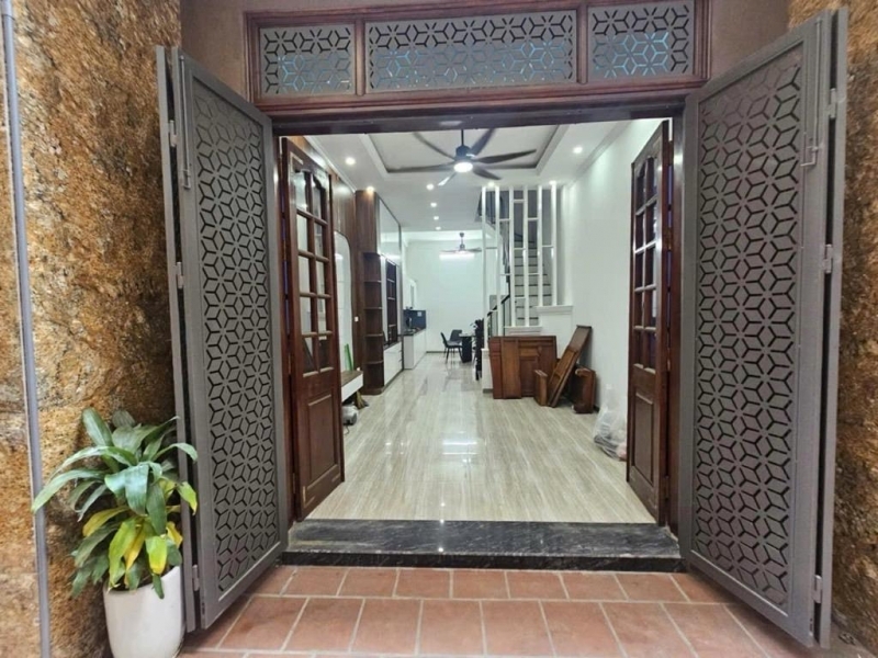 NHỈNH 13 TỶ SỞ HỮU NHÀ ĐẸP CỰC GẦN PHỐ HOÀNG VĂN THÁI 42M2 X 4 TẦNG