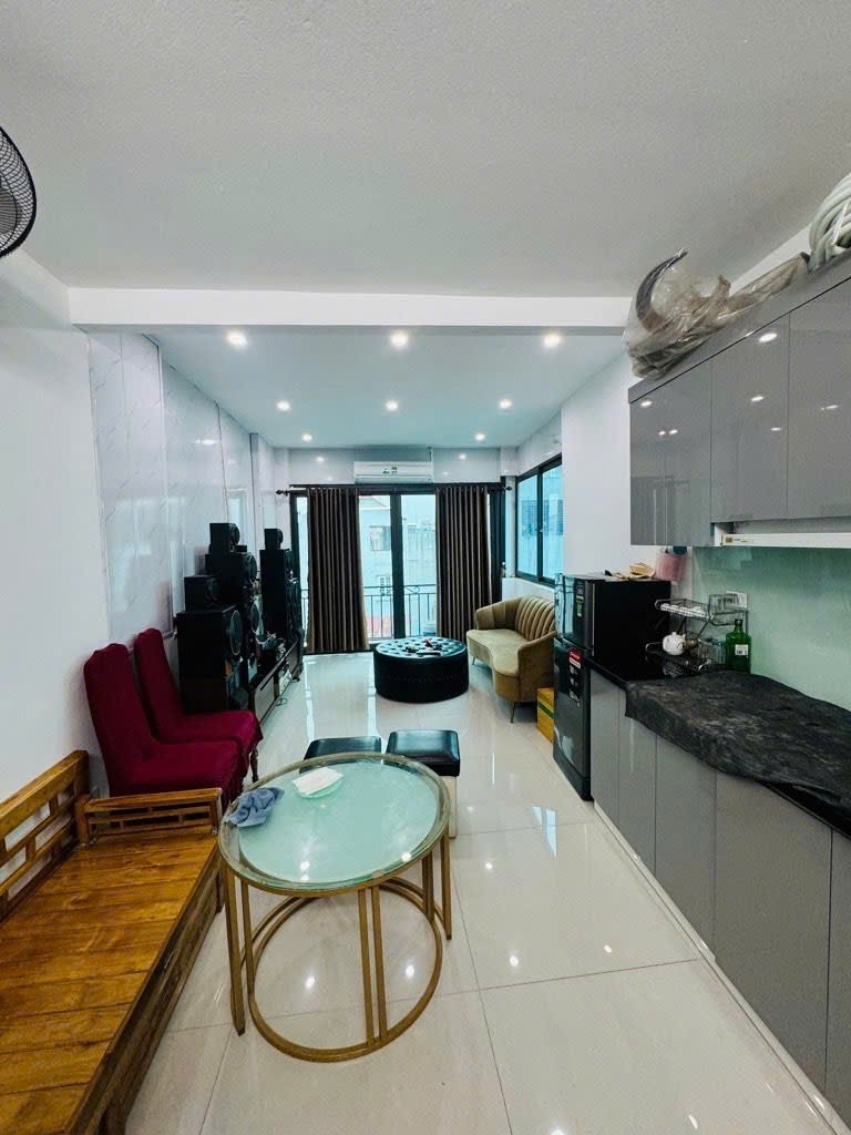 Nhỉnh 13t  5 tầng thang máycách 1 nhà ra mặt phố Ngọc Lâm  cực hiếm nhà bándân xây Btct chắc