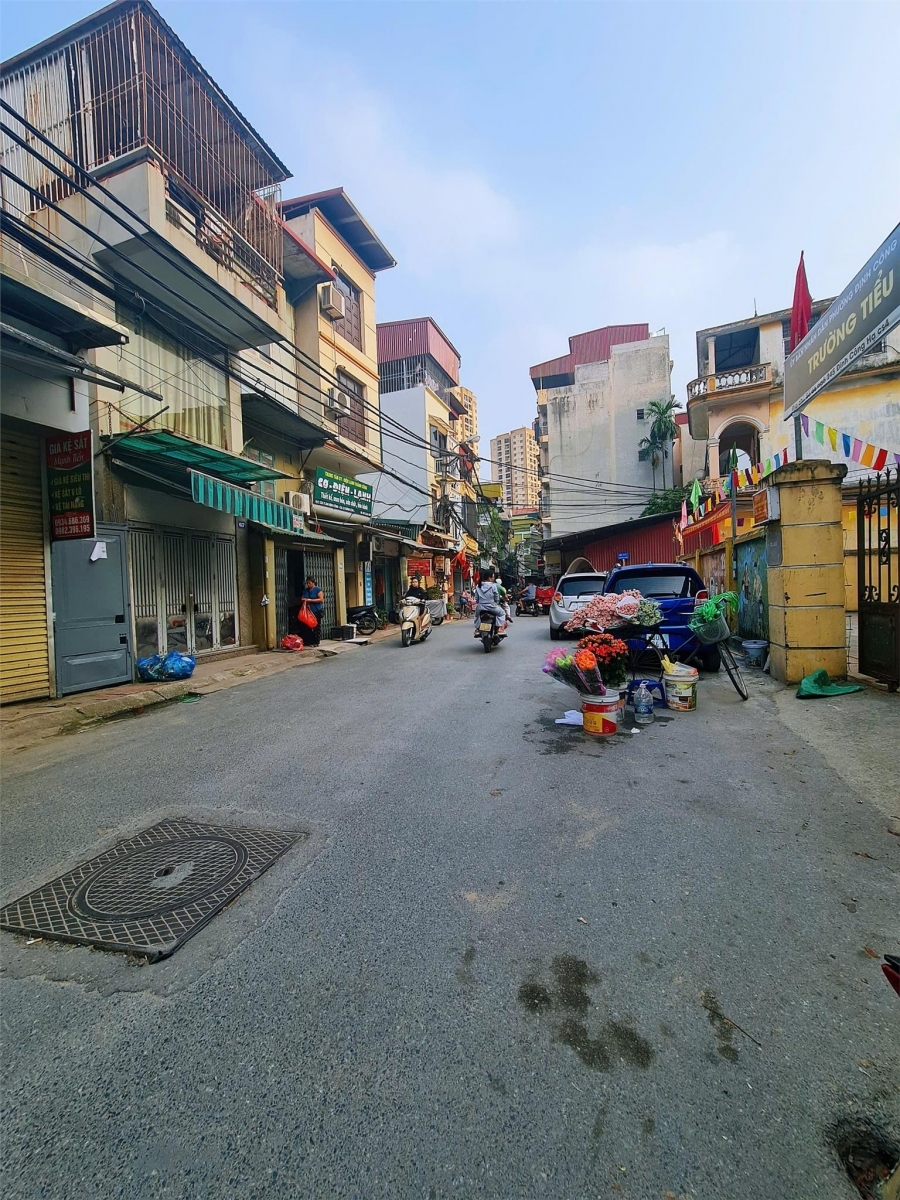 NHỈNH 8 TỶ SỞ HỮU MỚI XÂY THANG MÁY Ô TÔ GẦN PHƯỜNG ĐỊNH CÔNG 32M2 X 6 TẦNG