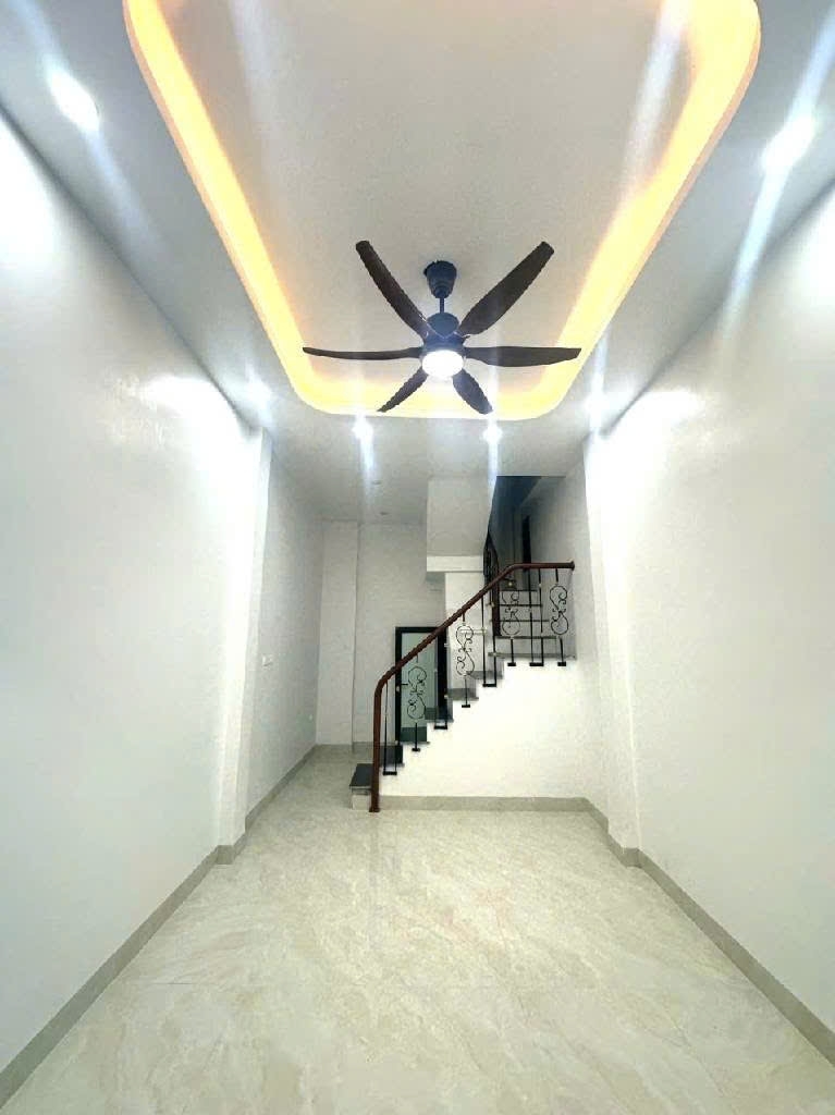 Nhỉnh 9 tỷ 27m 5 tầng 3 ngủ Nhà Vị trí mặt ngõ ô tô vừa KD vừa ở vài bước ra phố Quan Nhân Vũ Trọng