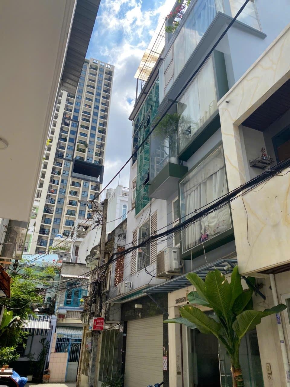 * Ô TÔ ĐỔ CỬA - 3 TẦNG - NGAY HÀ ĐÔ SENTROSA - 3 PHÒNG - DÒNG TIỀN 16TR - 9.1 TỶ