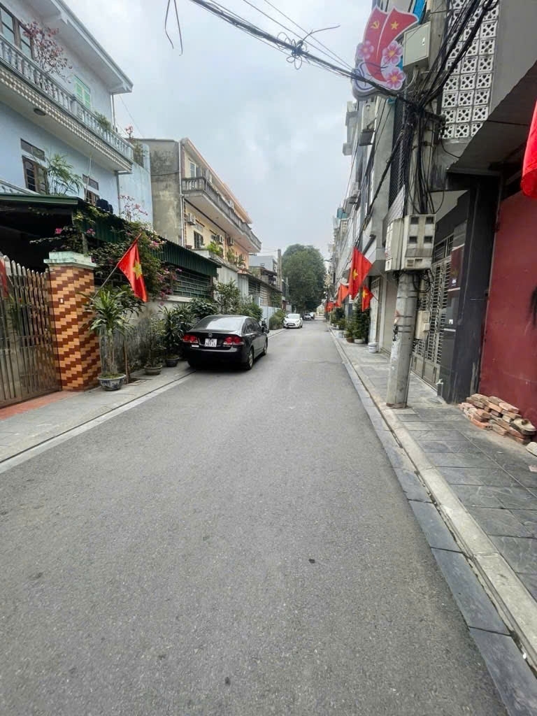 PHÂN LÔ Ô TÔ TRÁNH – VỈA HÈ – NHÀ 4 TẦNG DÂN XÂY CHẮC CHẮNTRUNG TÂM ĐÔNG ANH – CHỈ VIỆC XÁCH VALI