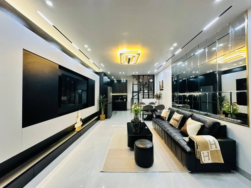 Phố Cự Lộc/Thanh Xuân-35m*5 tầng*4m mặt tiền-Ngõ thông-Cạnh RoyalCyti- 109 tỷ