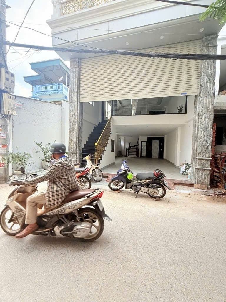 PHỐ TRẠMLONG BIÊN 23 tỷ 75m NGÕ Ô TÔTHANG MÁYGARAKINH DOANHCHO THUÊ
