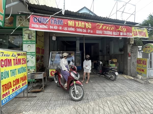 Quận 12 ! Nhanh còn ! SANG QUÁN CƠM MT GIỮA 2 TRƯỜNG HỌC VÀ ĐƯỜNG CỰC ĐÔNG SẦM UẤT Tel : 0327072494
