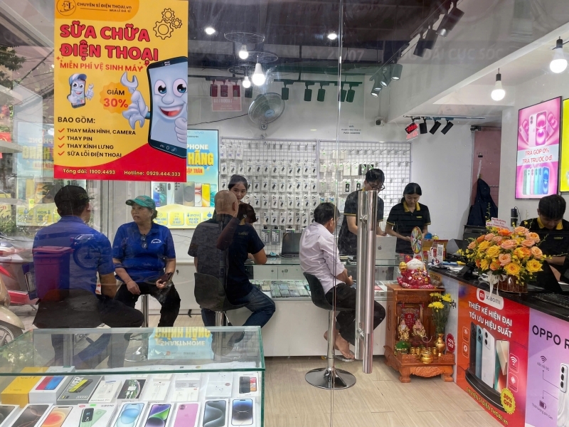 SANG CỬA HÀNG ĐIỆN THOẠI ĐẸP VỊ TRÍ ĐẮC ĐỊA Địa chỉ: 69/49 Nguyễn Gia Trí Phường 25 quận Bình Thạnh