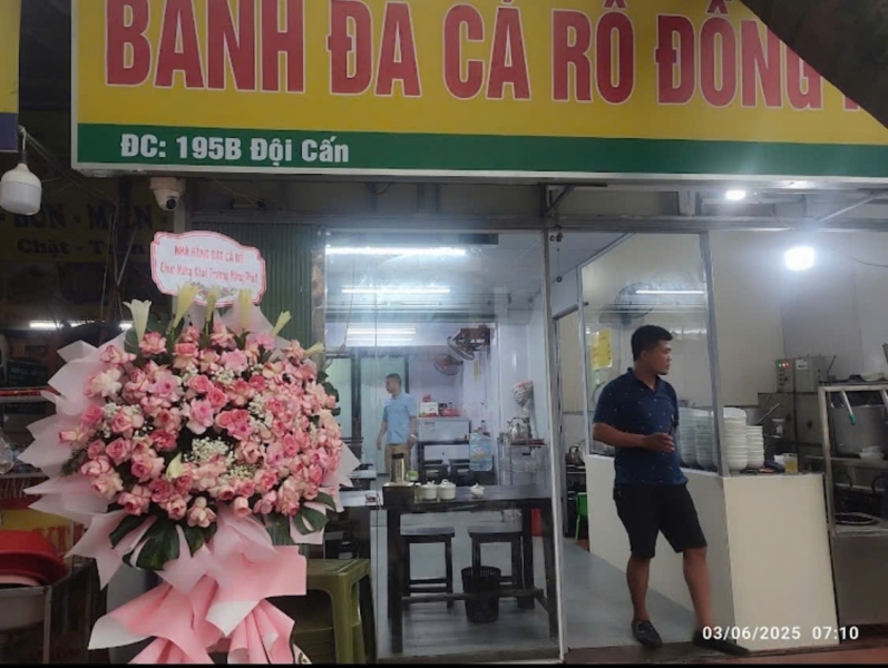 SANG NHƯỢNG QUÁN BÁNH ĐA CÁ RÔ ĐỒNG PHỦ LÝ TẠI ĐỘI CẤN BA ĐÌNH HÀ NỘI