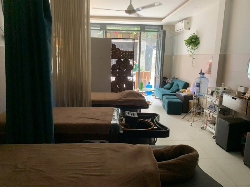 SANG NHƯỢNG SPA ĐANG HOẠT ĐỘNG TỐT – FULL NỘI THẤT – NGAY CHỢ HOÀNG HOA THÁM TÂN BÌNH