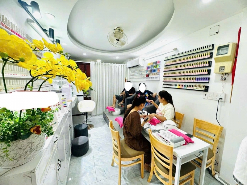 SANG TIỆM NAIL- MI – GỘI MẶT TIỀN ĐƯỜNG NGUYỄN THẦN HIẾN QUẬN 4