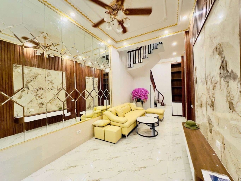Sát Bách-Kinh-Xây Trung Tâm Hai Bà Trưng Nhà Đẹp Ở Ngay Nhỉnh 5 Tỷ