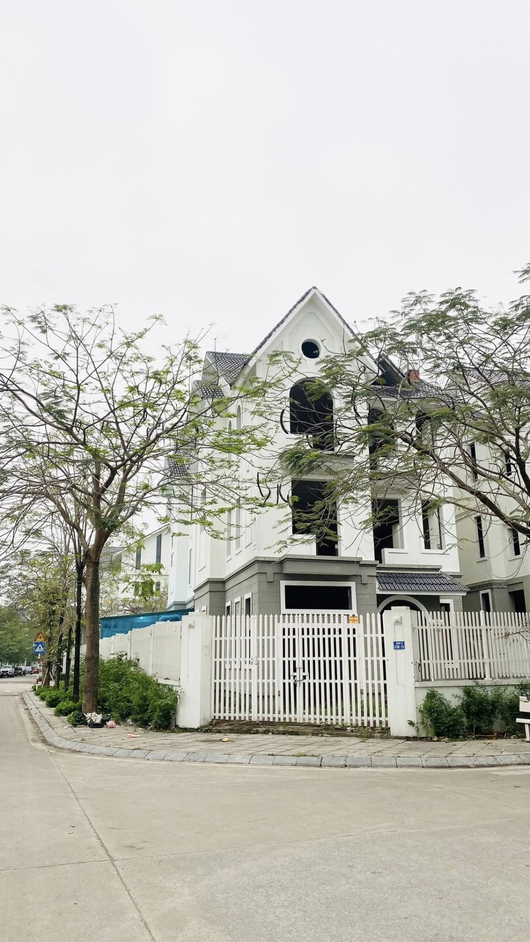 Siêu h.i.ế.m bán BT Geleximco khu B lô góc 232m MT20m giá chỉ 37.5 tỷ (có tl) - giá r.ẻ nhất khu