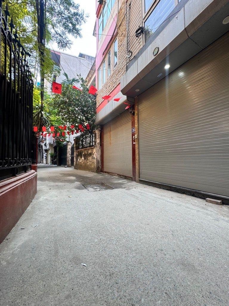 Siêu hiếm bán nhà Hoàng Quốc Việt 65m lô góc 10m ô tô chỉ 13 tỷ