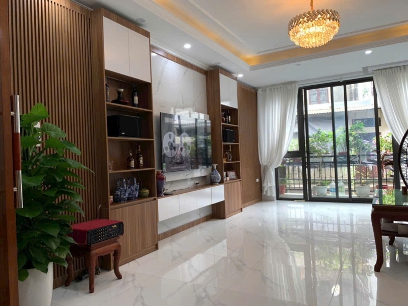 Siêu hiếm bán nhà Nguyễn Thái Học 5 tầng ô tô đỗ cổng chỉ 14 tỷ