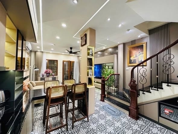 Siêu hiếm bán nhà Văn Cao nhà đẹp ở ngay 5 tầng 63m chỉ 15 tỷ