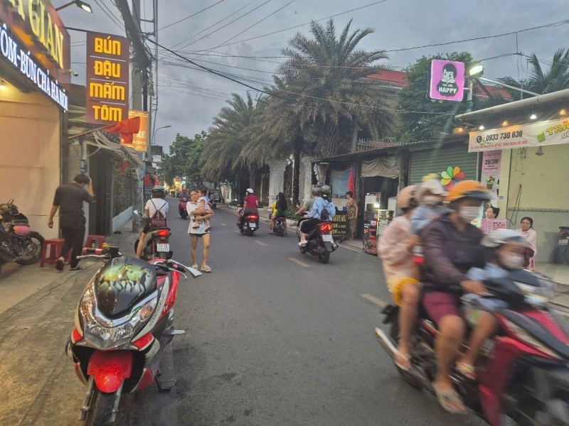 SIÊU HOT – BÁN NHÀ MẶT TIỀN NGUYỄN HỬU CẦU – TRUNG CHÁNH HÓC MÔN (8x25m)