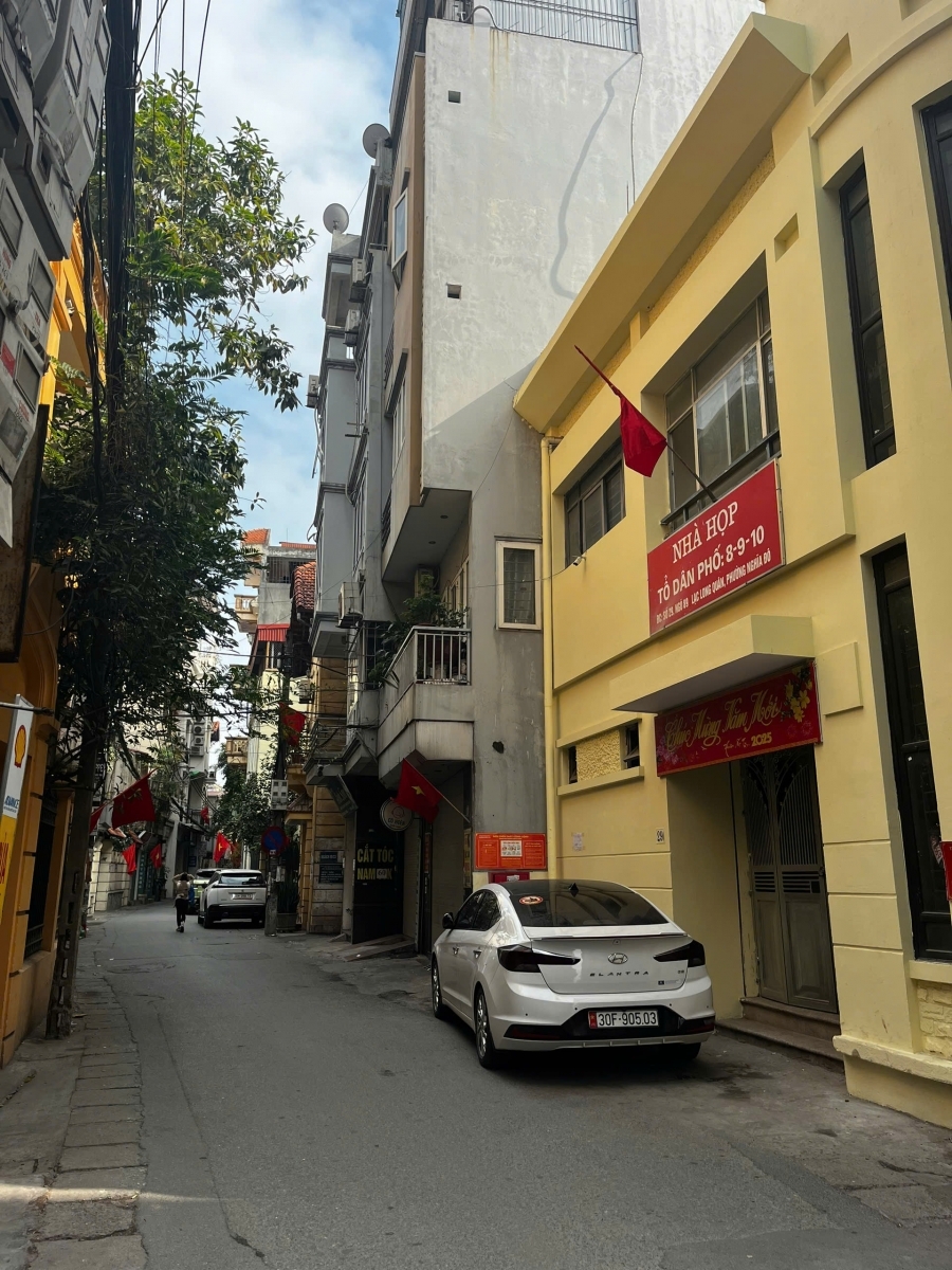 Siêu phẩm bán nhà Lạc Long Quân ô tô vào nhà 80m chỉ 27 tỷ