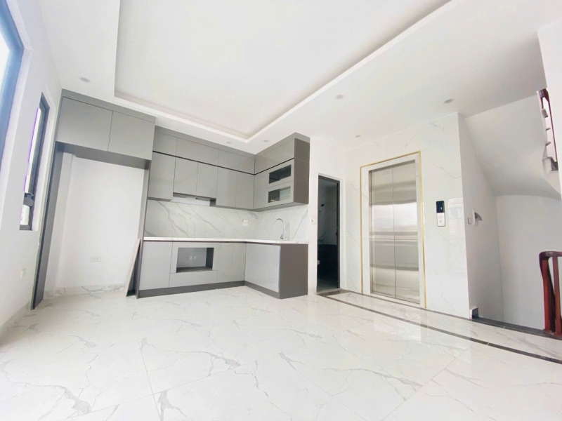 SIÊU PHẨM - TRUNG TÂM ĐỐNG ĐA - 6 TẦNG THANG MÁY XÂY MÓI HAI THOÁNG GẢN Ô TÔ VÀI BƯỚC CHÂN RA VƯỜN