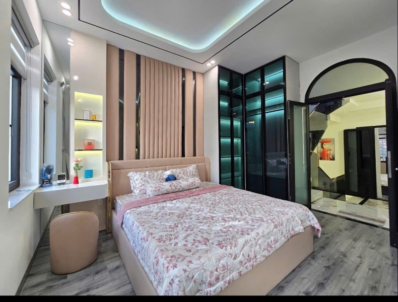 - Sơn Trà Khách sạn mặt tiền Hà Bổng 155 tầng có bể bơi vô cực thu nhập gần 300tr/th sát bãi tắm