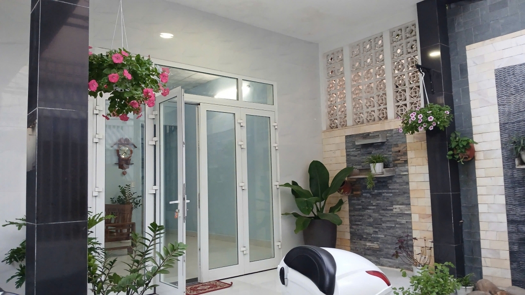 ♣ Thẳng 30m ra MT Trần Xuân Lê 134.5m2 ngang 6m vuông sân rộng thoáng mát mẻ 4.x tỷ