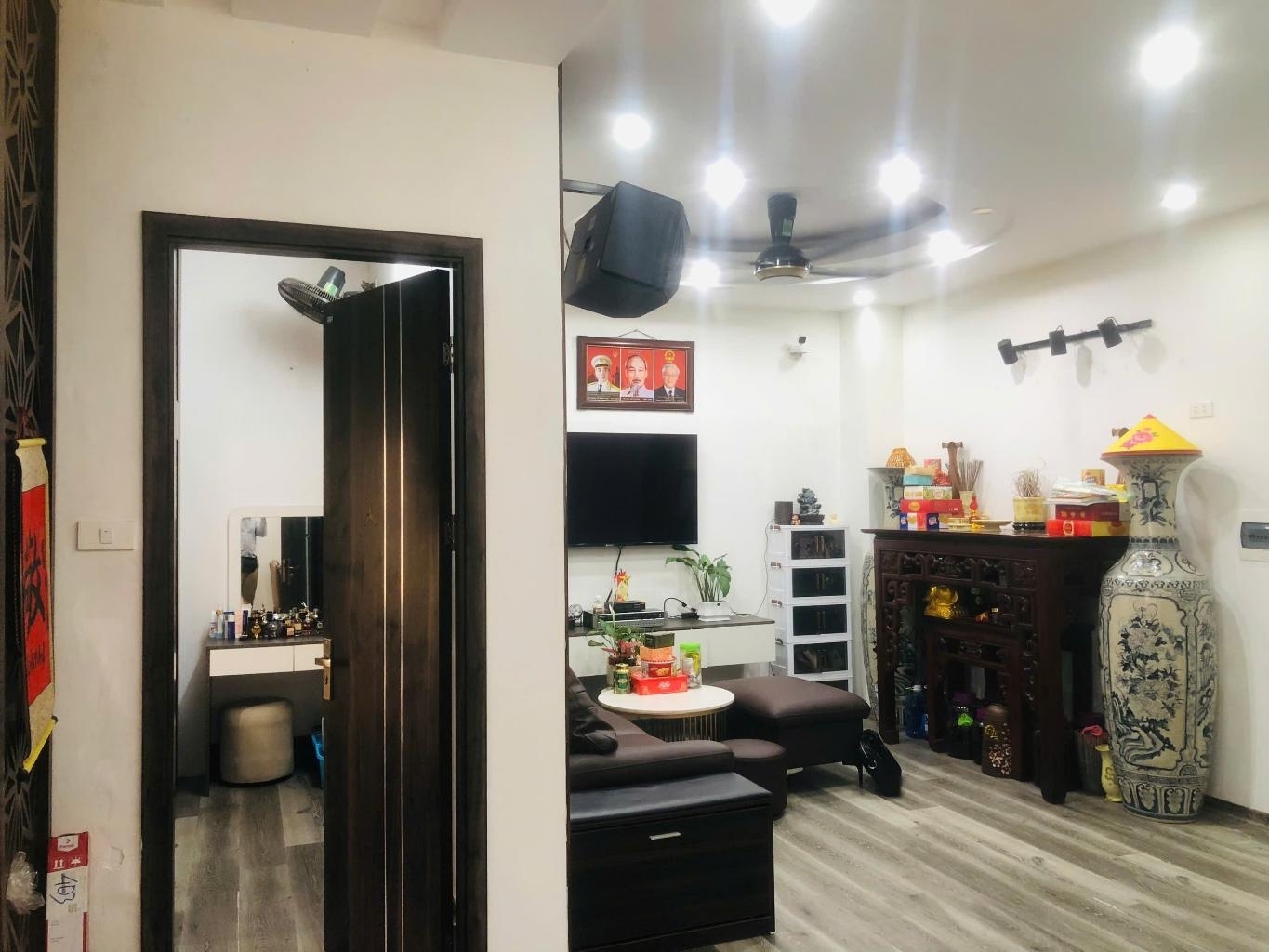 (Tin thật 100%) CH 726m2 x 2PN có slot ô tô tại Tòa B3A KĐT Nam Trung Yên - Nội thất cao cấp