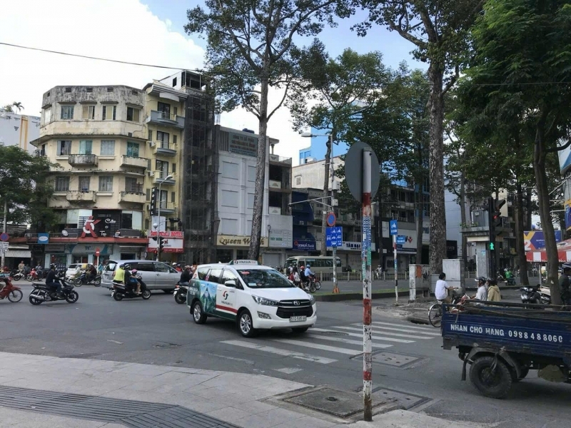 Toà nhà văn phòng 8 Tầng Mặt Tiền Trần Đình Xu P Cô Giang Quận 1 Ngay sát ngã tư Trần Hưng Đạo