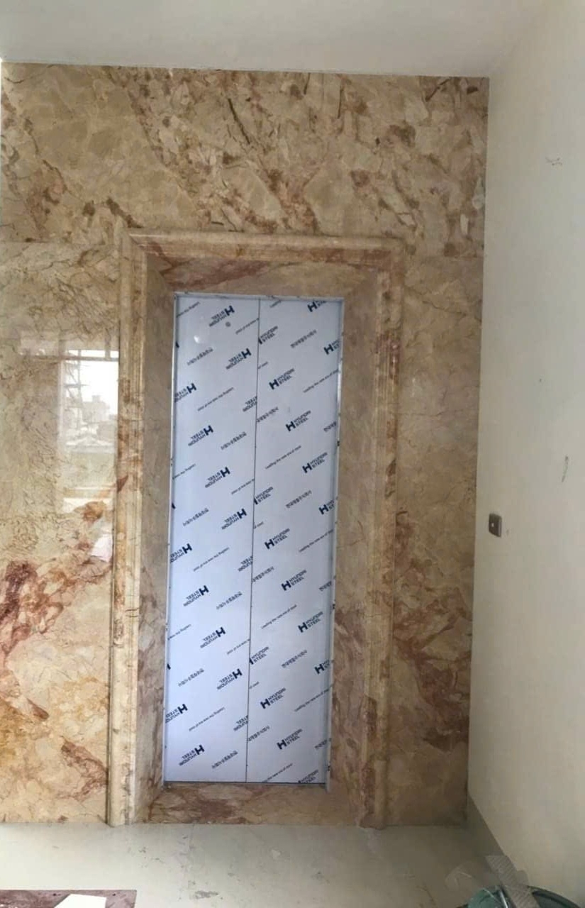 Tôi cho thuê nhà hai mặt tiềnmới Lạc Long Quân 99m2x 5T vỉa hè 30 Tr