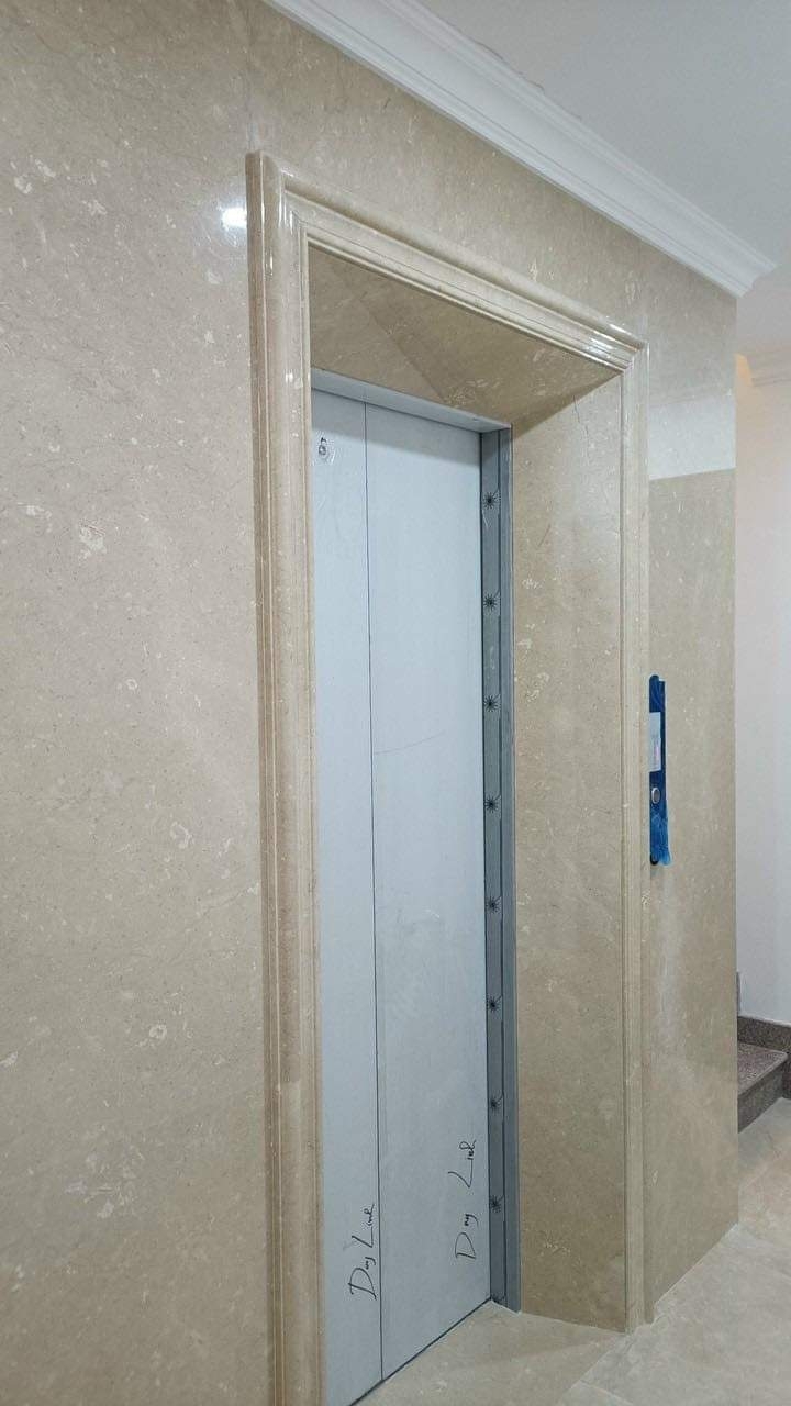 Tôi cho thuê nhà mới hai cửa đi Hoàng Văn Thái 97m2x 5T vỉa hè 31 Tr