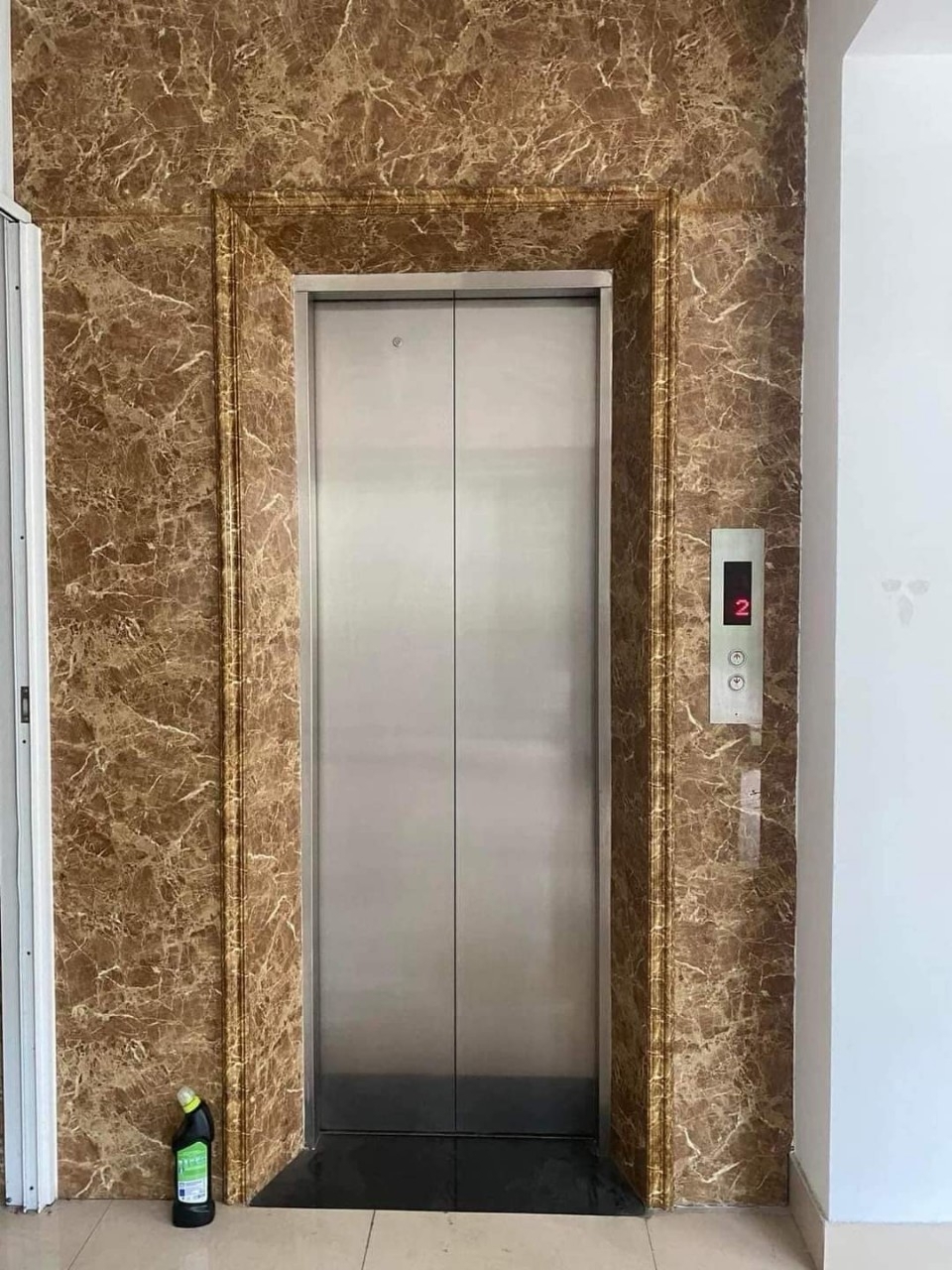 Tôi cho thuê nhà mới hai cửa đi vỉa hè 115m2- 5T Chùa Láng_46 Tr