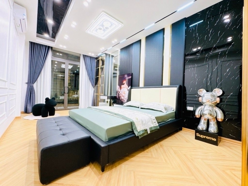 trần duy hưng 52m x6 tầng thang máyngõ thông KD1 nhà ra phốô tô đỗ cửa 169 tỷ