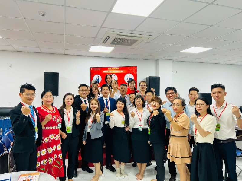 Tuyển dụng Môi Giới nhà phố – Vạn Phú Land 123 Tân Bình Số 8 Lê Trung Nghĩa. Chuyên Tân Bình - Tân