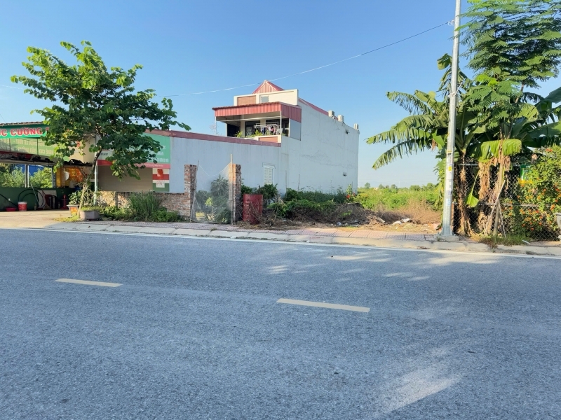 Vị trí đẹp mặt đường Đào Yêu Hồng Thái An Dương – giao thông thuận tiện ô tô đỗ cửa ngày đêm.