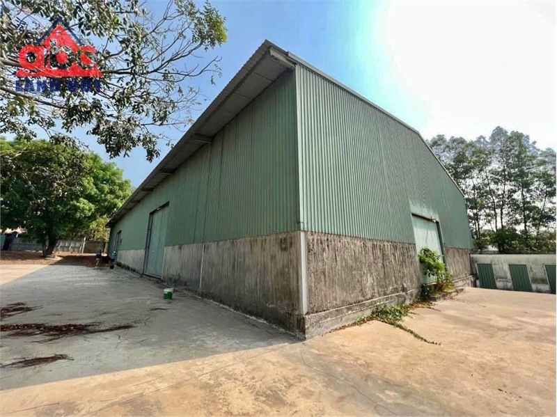 XT413 cho thuê nhà xưởng và đất rộng 4000m2 dễ dàng tuyển CB NV trống xưởng giao liền