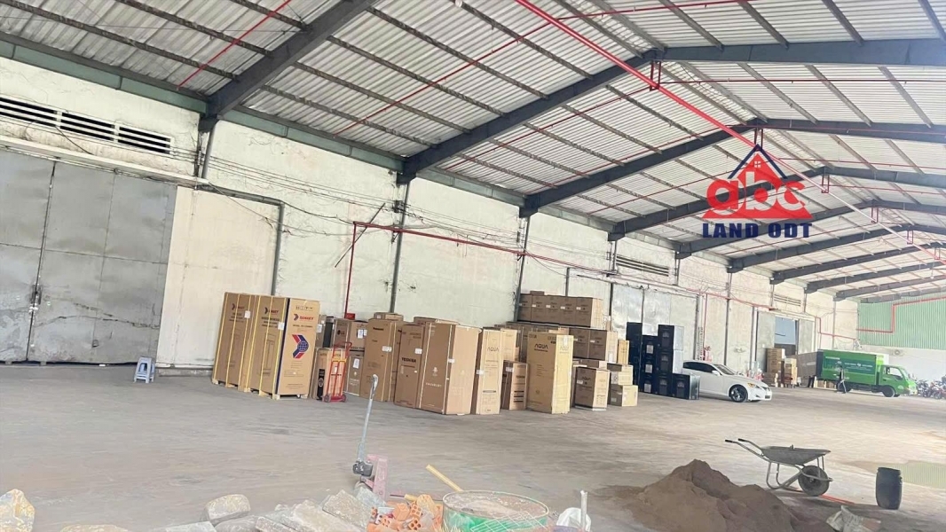 XT680 1000m2 Kho cho thuê lâu dài trang bị PC vị trí giao thông thuận lợi trống kho