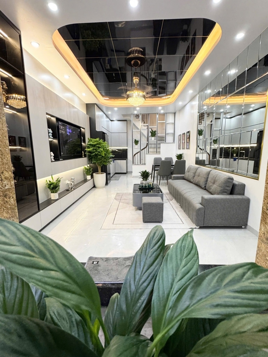 YÊN HÒA CẦU GIẤY LÔ GÓC 3 THOÁNG NGAY TRUNG TÂM 30M MT4 SÂN RỘNG 7 TỶ